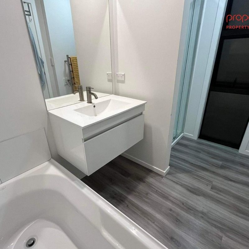 Easy Peasy Pakanga Squeezy! - Photo 1