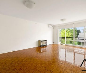 Spacious, Bright Hidden Gem! - Photo 4