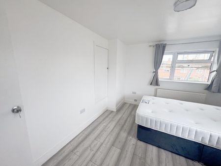 Room in a Shared House, Stothard Road, BS7 - Photo 5