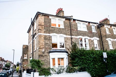 Luxury One Bedroom in a Shared Flat in Heart of Residential Brixton - Photo 5