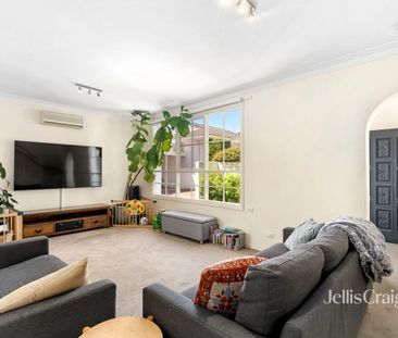 Spacious Two Storey Townhouse in Prime Malvern East Location - Photo 1