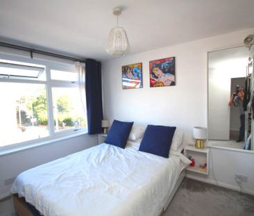 One Bedroom Flat to Let – Surbiton (St. Mark’s Hill, KT6) - Photo 3