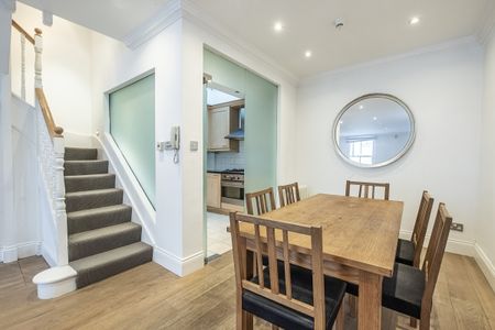 3 bedroom mews to rent - Photo 4