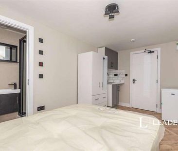 Sherwood Crescent, Reigate, Surrey, RH2 - Photo 2