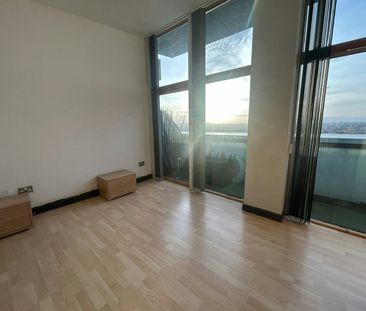 Penthouse to rent on - Photo 3