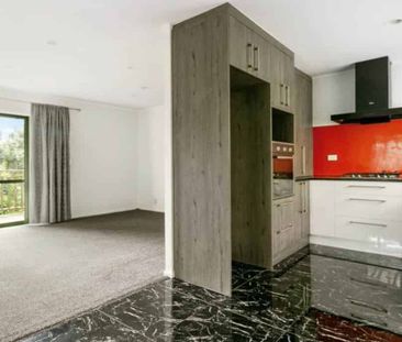 Spacious Single Level Living in Convenient New Lynn - Photo 3