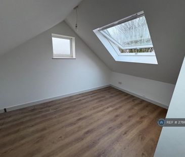 4 bedroom end of terrace house to rent - Photo 4