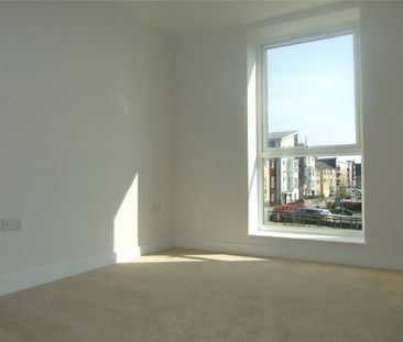2 bedroom Flat in Cygnet House, Reading - Photo 5
