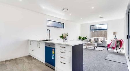 Contemporary Comfort in New Neighbourhood - Photo 2