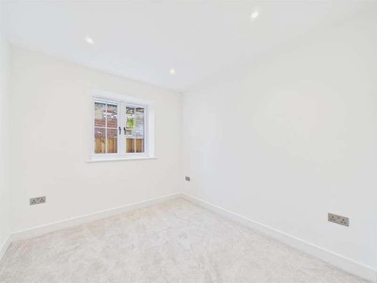 Ascot Lodge, Long Melford, CO10 - Photo 1