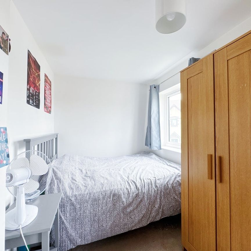 Room in a Shared House, James Counsell Way, BS34 - Photo 1