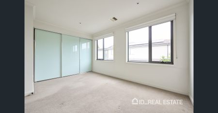 Modern Townhouse in Quiet Street. - Photo 4