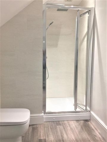 1 bedroom in a house share to rent - Photo 2