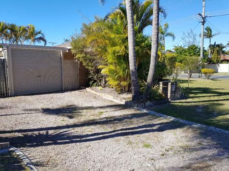 BURPENGARY - CLOSE & EASY - Photo 5