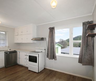 Home in Wainuiomata - Photo 5