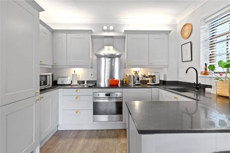 Princes Road, Weybridge, Surrey, KT13 flat to rent - Photo 5