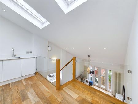 Winterton Court, Lower Teddington Road, Hampton Wick, KT1 - Photo 2