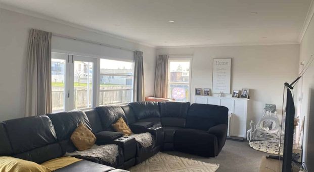 Modern in Mayfair - Photo 1