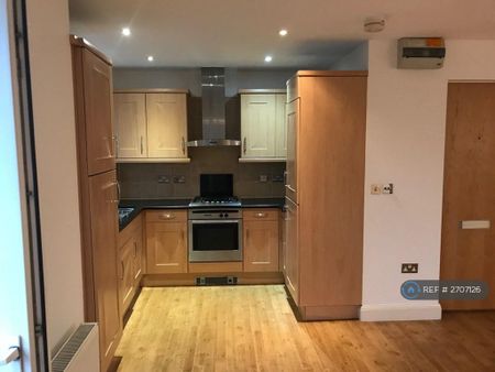 2 bedroom flat to rent - Photo 5