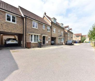 Evergreen Way, Mildenhall, Bury St. Edmunds, Suffolk, IP28 - Photo 3