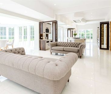 Langley Wood House sits elegantly on one of the most sought after a... - Photo 4