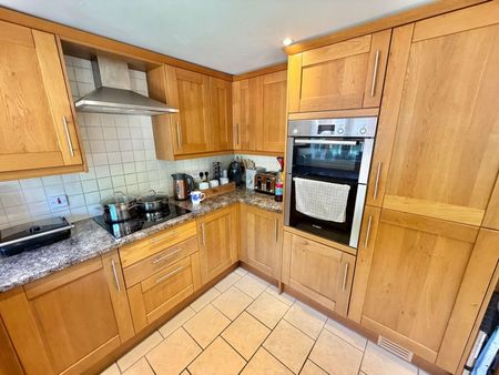 Bishopswood, Chard - Photo 3
