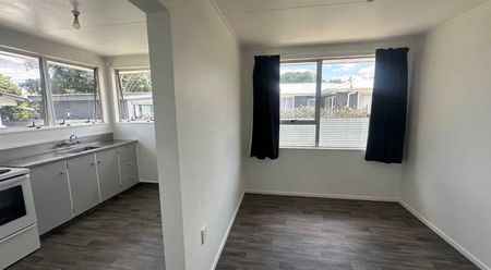 WALTON WAY, FLAXMERE, HASTINGS - Photo 4