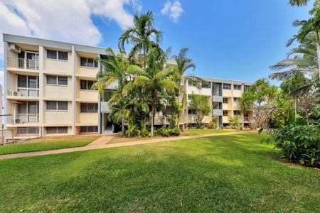 Delightful 2 Bedroom Unit with Sea Views - Photo 2