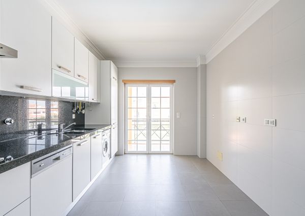 4 BEDROOM FLAT WITH TERRACE IN QUINTA DA BELOURA II - SINTRA