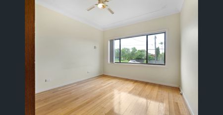 Freshly Painted 3 Bedroom Home With Newly Installed Solar Panels And Battery! - Photo 2