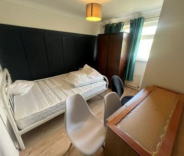4 bedroom property to rent - Photo 6