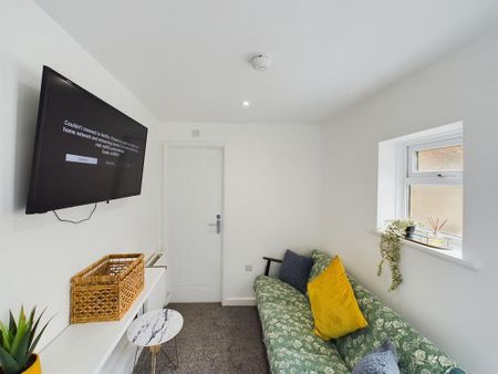 4 bedroom house of multiple occupation to rent - Photo 2