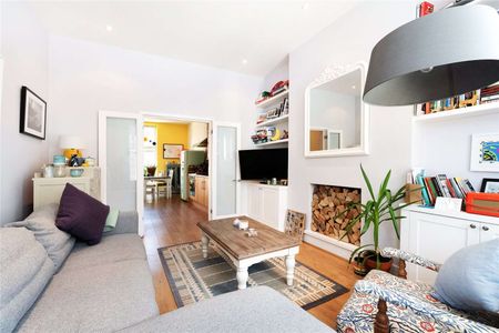 A beautifully presented ground and lower ground two bedroom apartment with a private garden and generous living space. - Photo 5