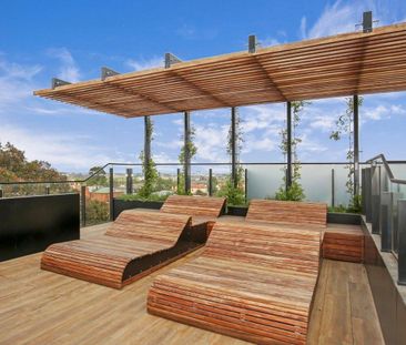 Chic Living in a Prime Location - Photo 5