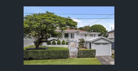 Fully furnished entertainer with pool, bar and air‑cons | work from home options! - Photo 3