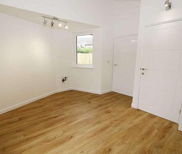 Woodview Road, Pangbourne. Quiet Location, Heart Of The Village, RG8 - Photo 3