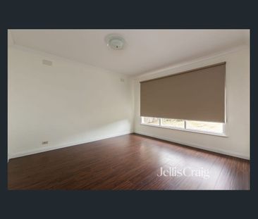 Three Bedroom House - Photo 4