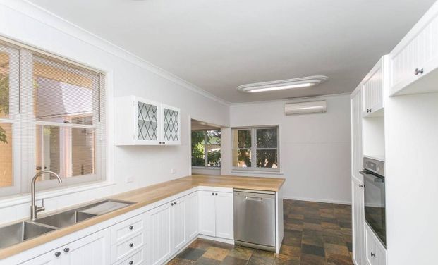 Spacious Doubleview Family Home - Photo 1