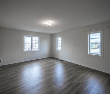 For Lease - 1136 Cenotaph Boulevard, Newmarket, Ontario - Photo 3