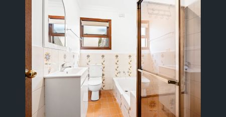 Split-Level Three-Bedroom Home With Parking - Photo 5