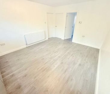 2 bedroom Flat To Let - Photo 2