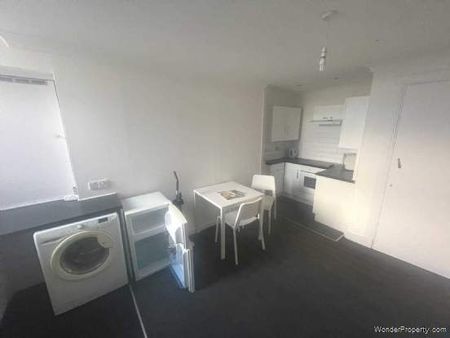 1 bedroom property to rent in Renfrew - Photo 2