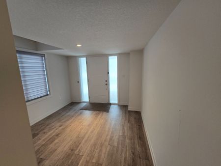 For Lease - 203 West Oak Trail, Kitchener, Ontario - Photo 3