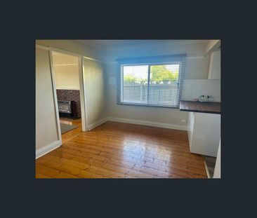 LARGE SHED/WORKSHOP - Photo 5