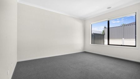 Beautiful family home in Wallan! - Photo 3