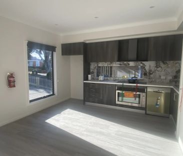 Modern furnished room with private ensuite – Prime Dandenong location - Photo 6