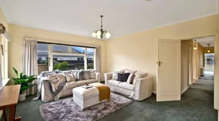 Sunny 3 Bedroom standalone house in Bryndwr Rd - Photo 3