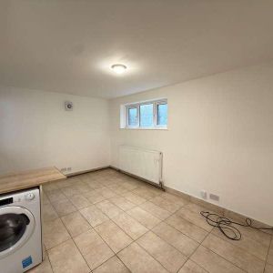 Farley Lodge - Studio Apartment - Lu - Close To Town, LU1 - Photo 2