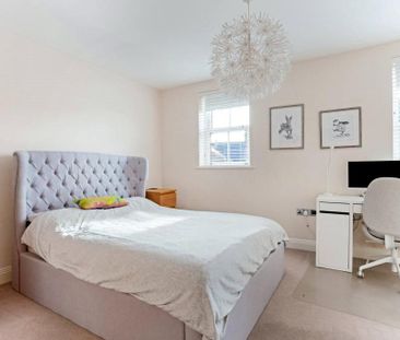 4 bedroom end of terrace house to rent - Photo 6