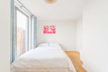 Robertson Road, Silvertown, E16 - Photo 5